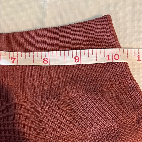 Alphalete amplify copper Shorts - Picture 4 of 5